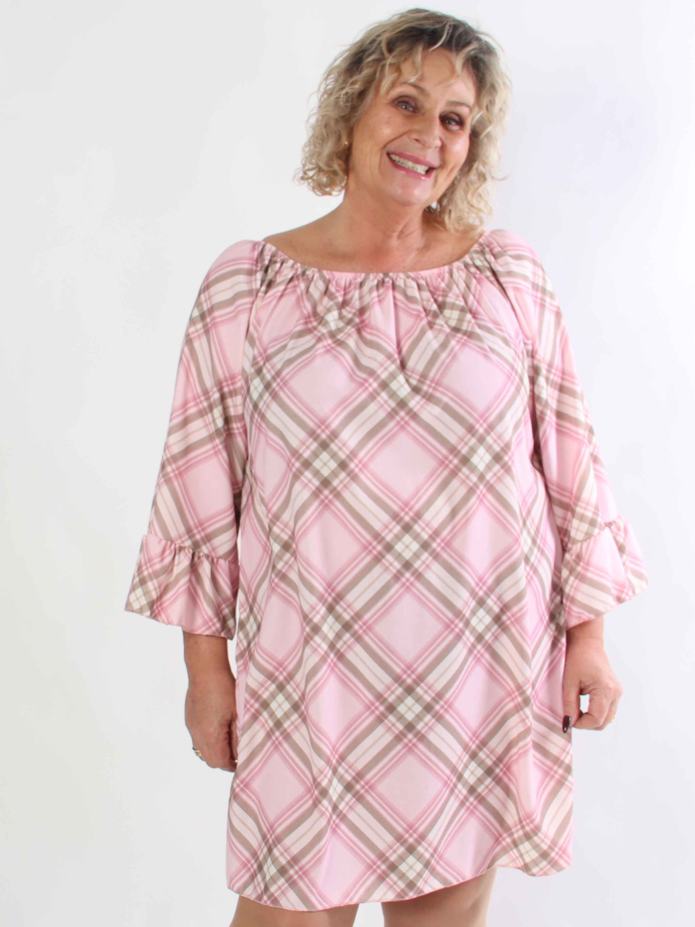 Nubia - Ternet plus size kjole i viskoseblanding med fine flæseærmer